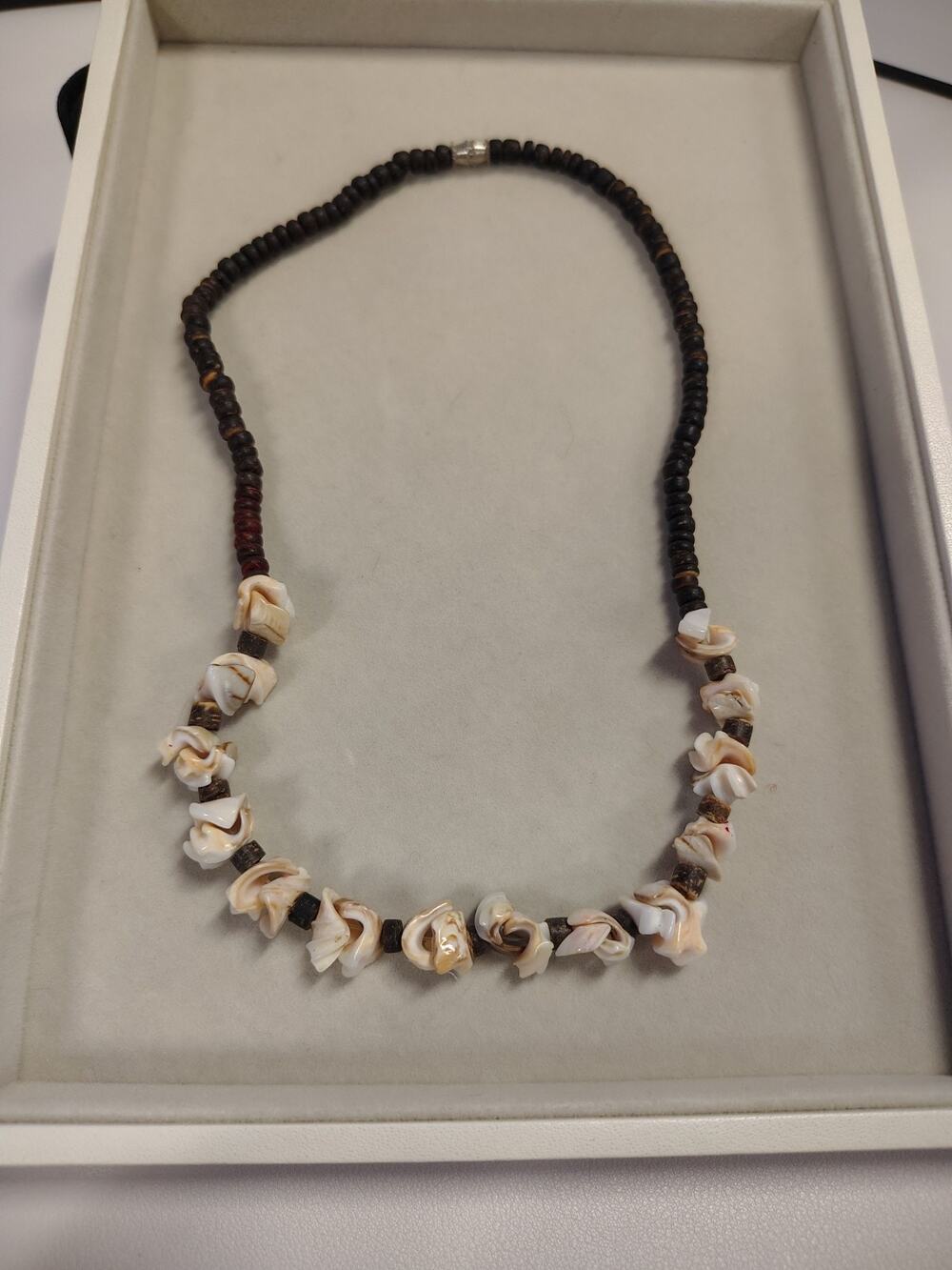Curly Shell Luhuanus Beaded Necklace 16" 1970's Screw Back Brown Cream Vintage